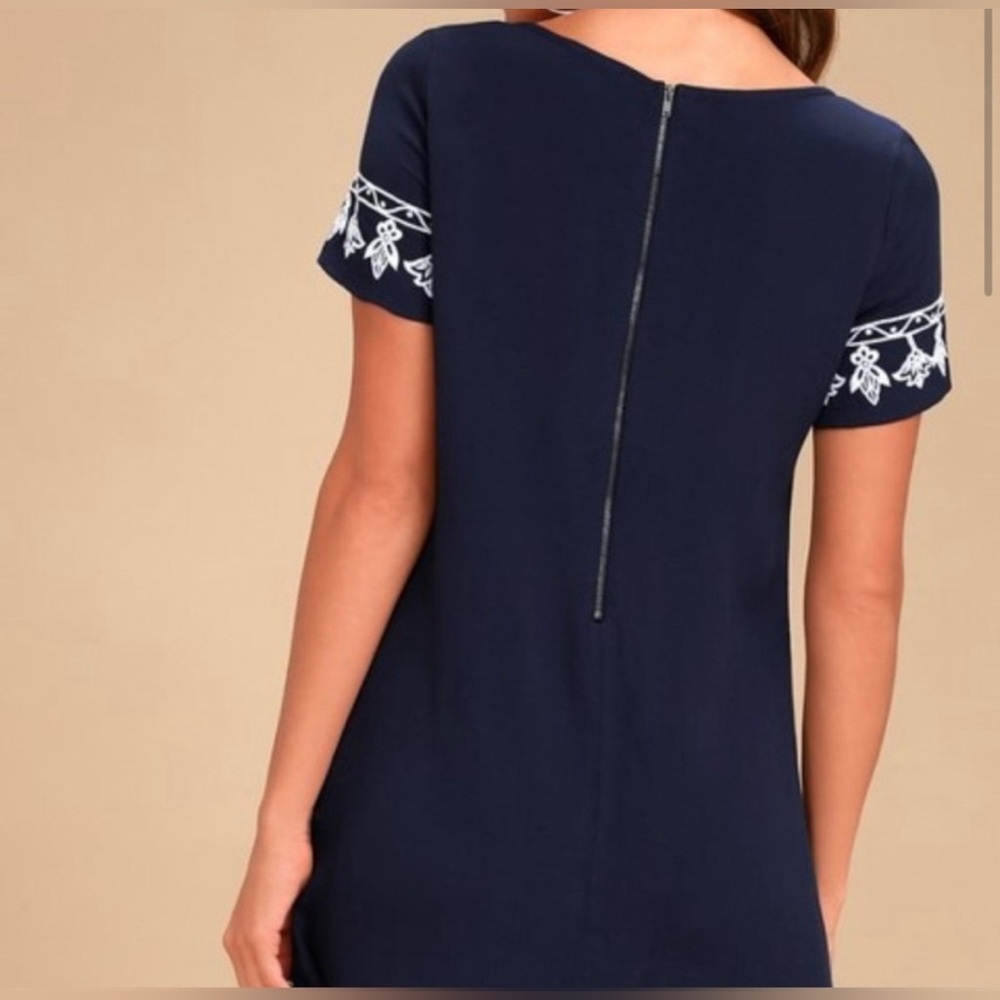 LULU’s EMBROIDERED SHIFT DRESS size M - Picture 3 of 4